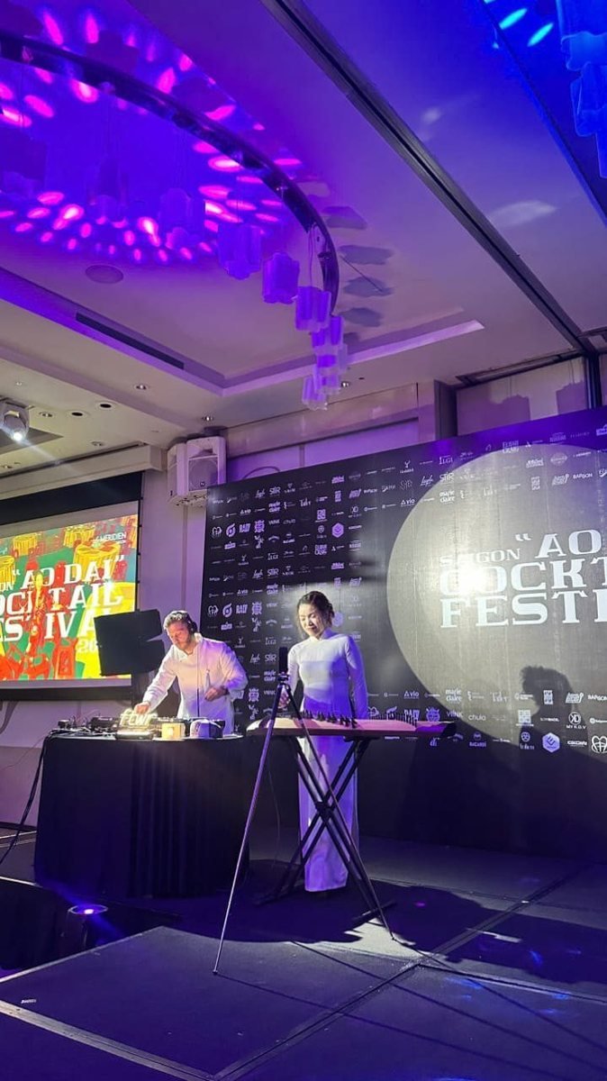 Hybrid DJ set, Áo Dài Cocktail Festival